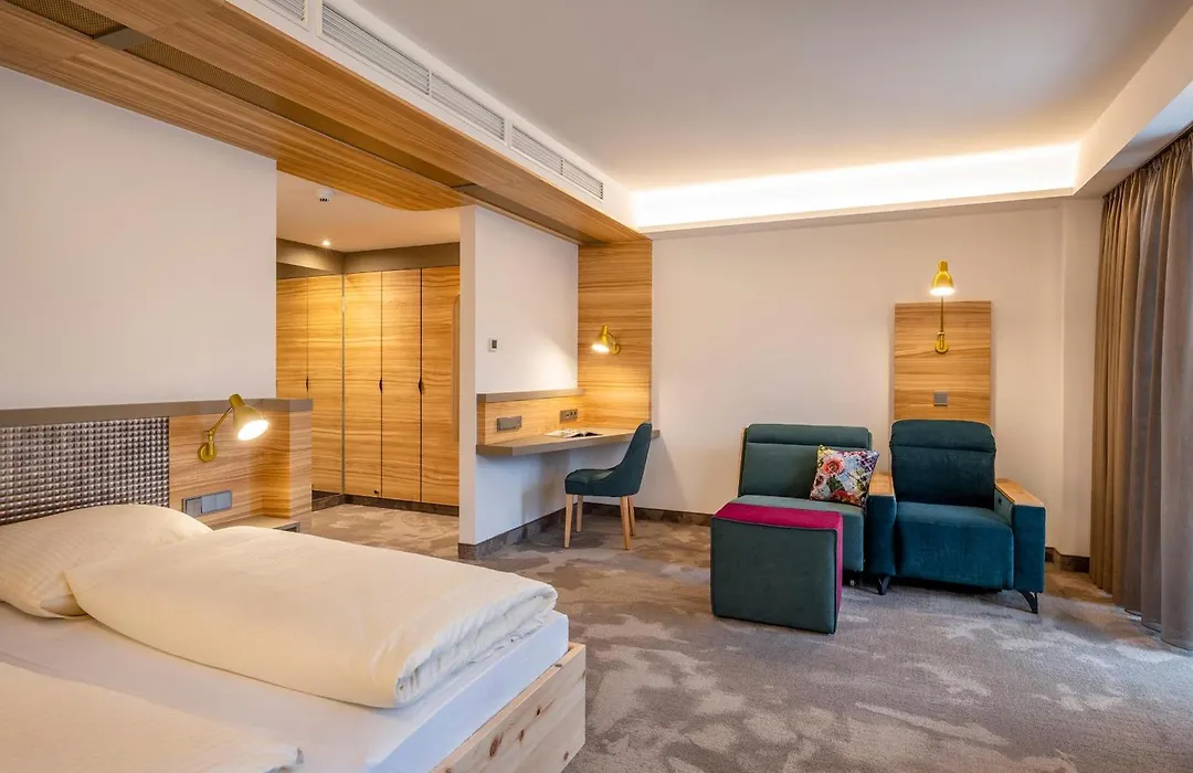 Hotel FrechDachs-1