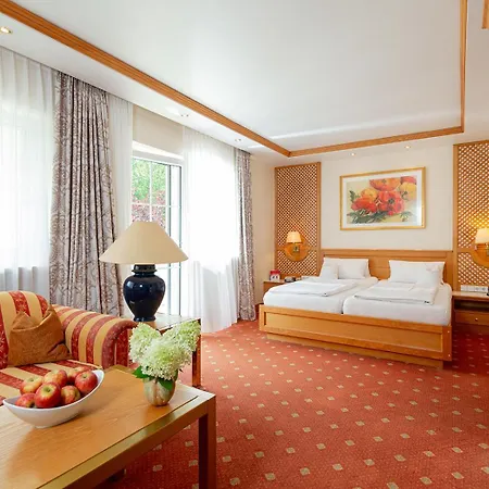 Thermenhotel Quellenhof-2